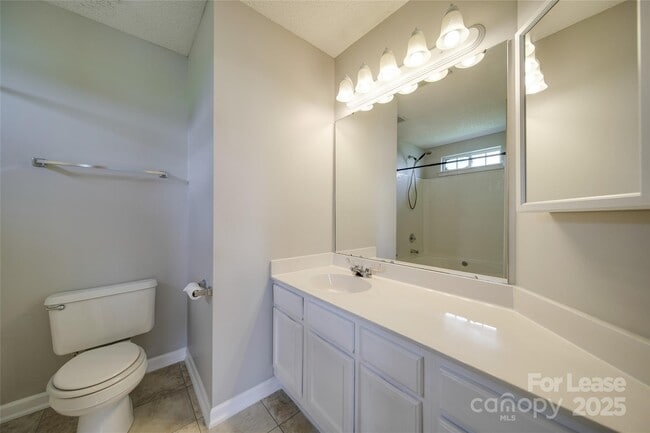 Building Photo - 120 Lantana Dr