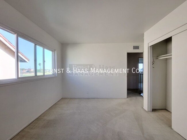 Building Photo - Beautiful 4 Bedroom 2.5 Bath Executive Hom...