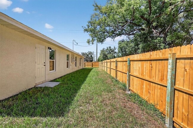 Building Photo - 1503 8th Ave E