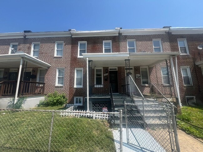 Primary Photo - Charming 3 bedroom, 1 bathroom home locate...