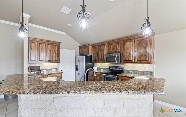 Building Photo - 611 Kelly Dr