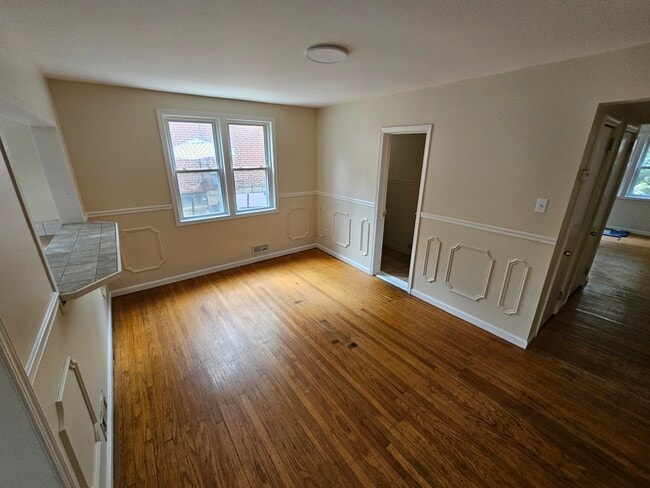 Dinning Room - 913 E 21st St