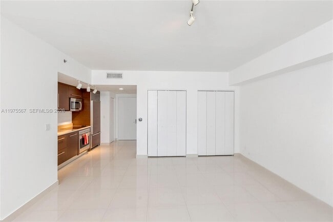 Building Photo - 475 Brickell Ave