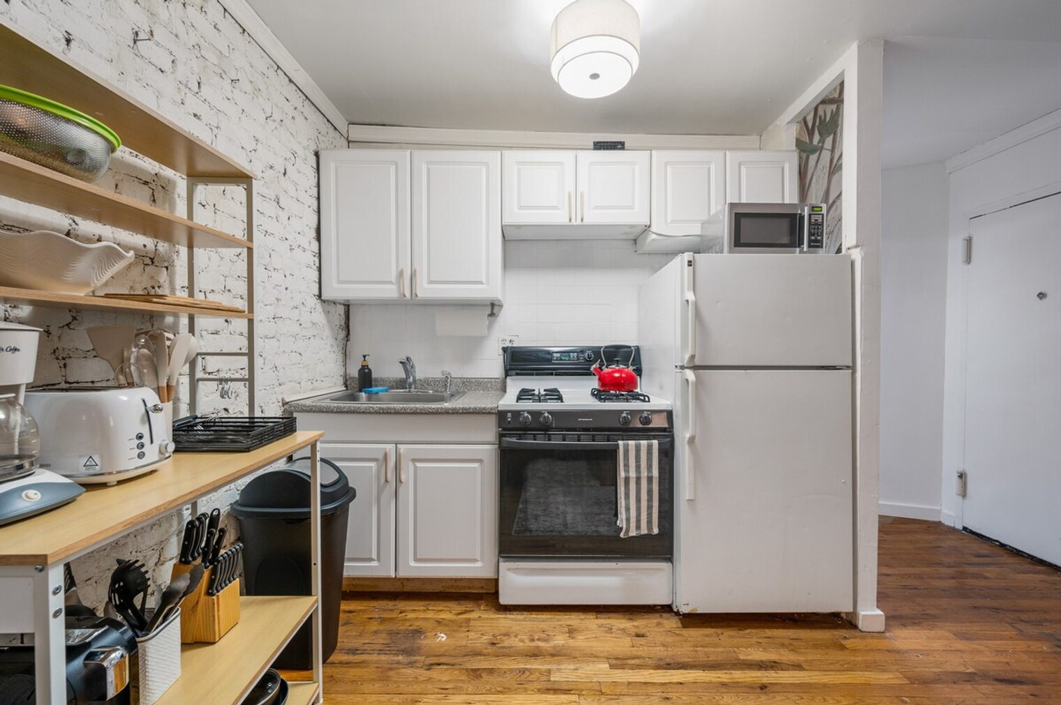 Building Photo - 320 W 30th St