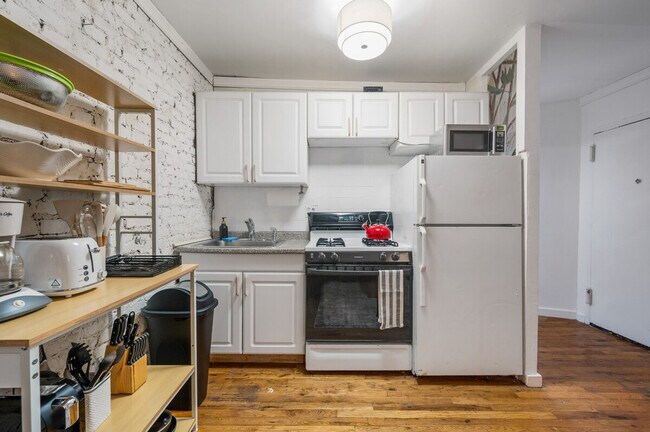 Building Photo - 393 8th Ave