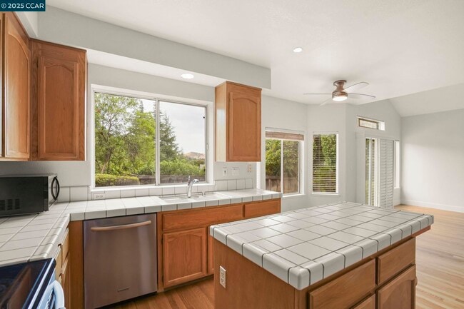Building Photo - 903 Arrowhead Terrace