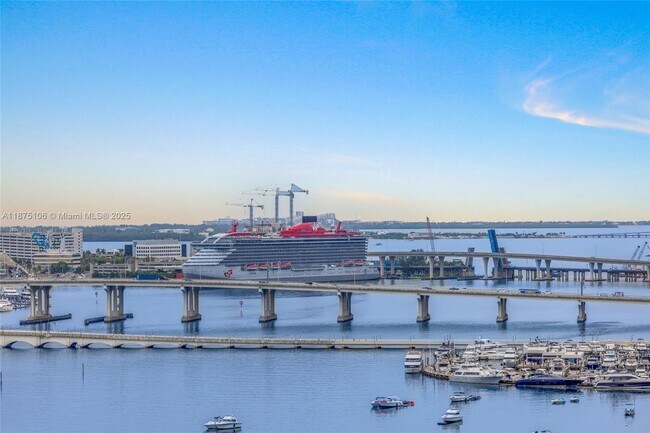 Building Photo - 700 NE 24th St