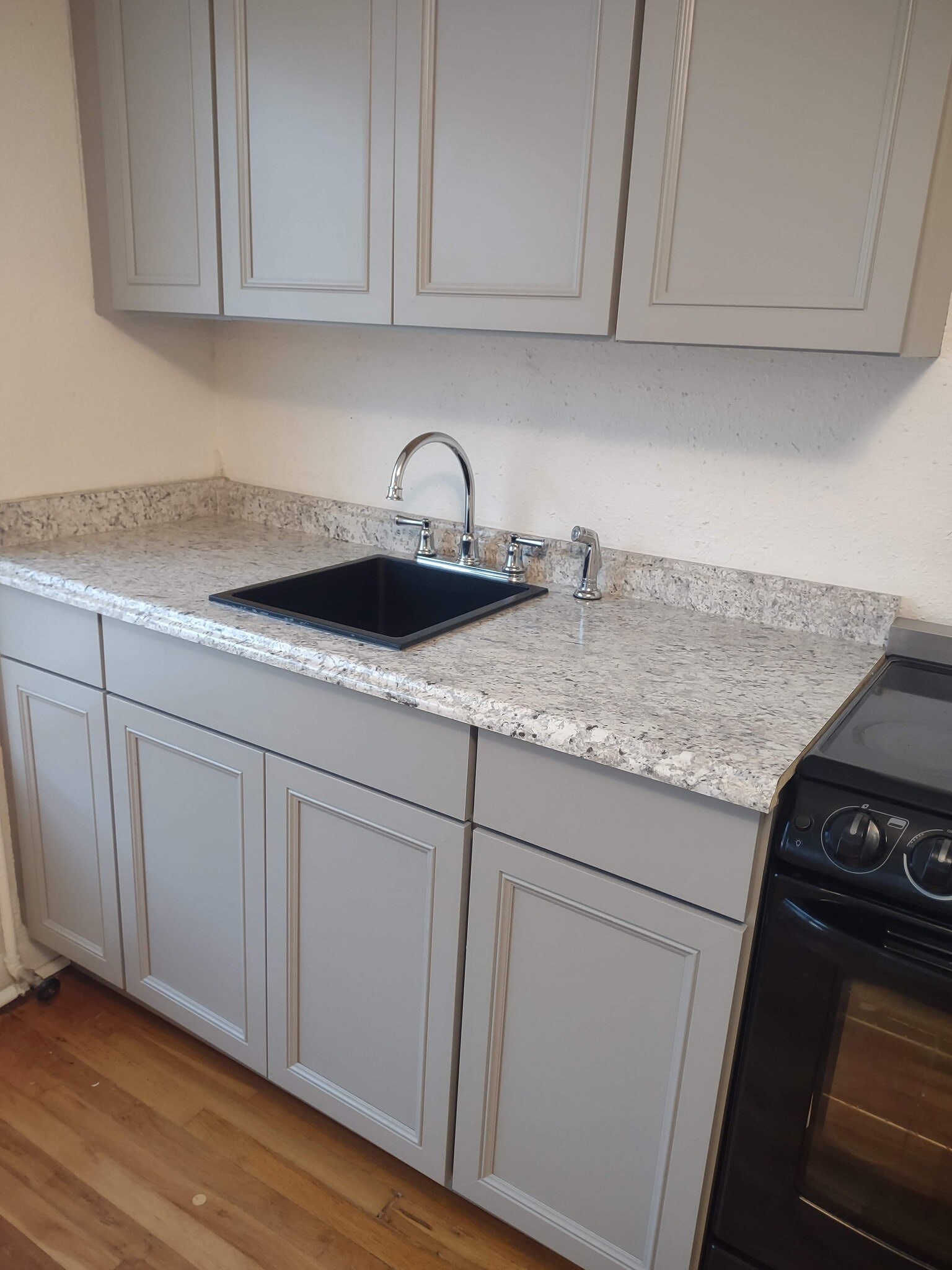 Building Photo - 700 W 17th St