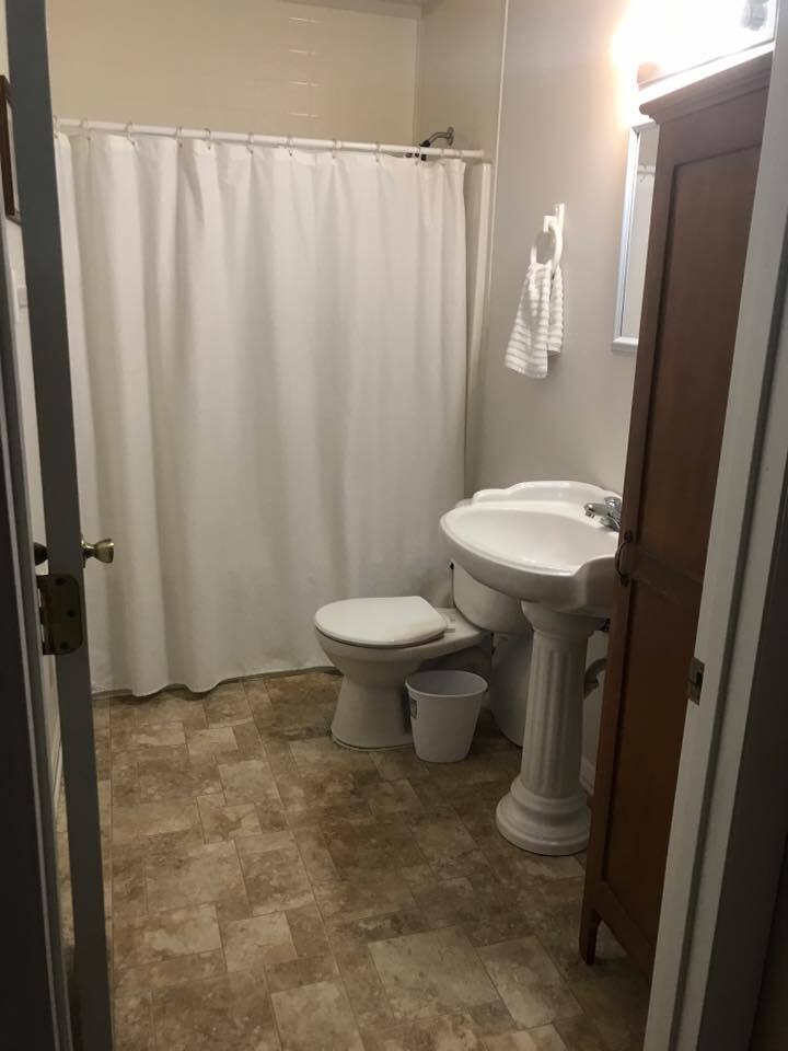 Building Photo - 1800 Ross St