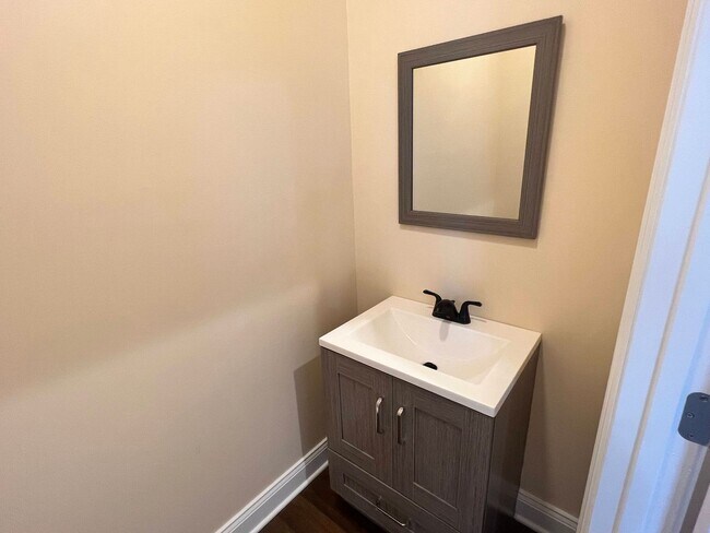 Building Photo - Stunning, Modern 4-Bed / 2.5-Bath Home for Rent – Less Than 20 Minutes to Downtown!