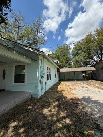 Building Photo - 322 W Austin St