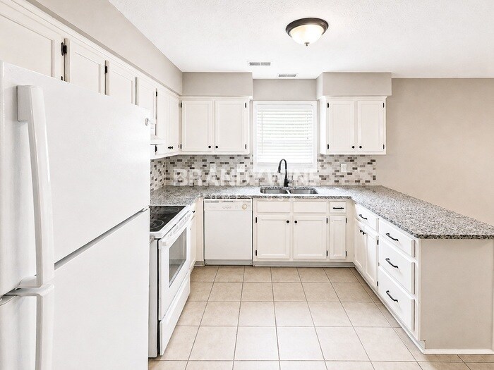Building Photo - 9040 Gardener Dr