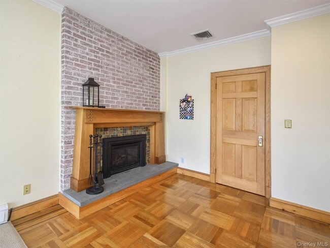 Building Photo - 24 Bay Ave