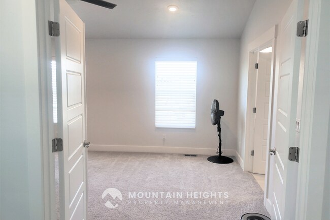 Building Photo - 3861 Spring Brook Ln