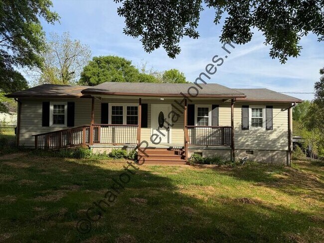 Building Photo - Updated 4 bedroom 2 bathroom home with back deck & large storage shed in Gastonia!