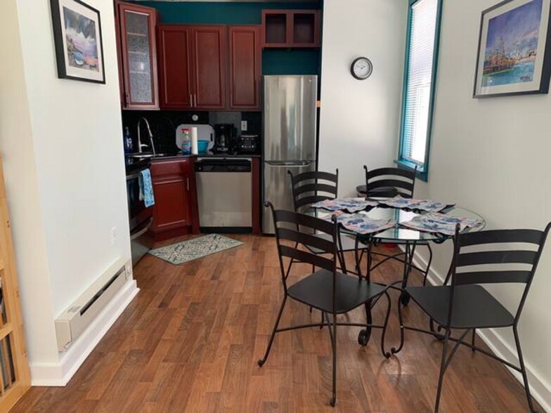 Kitchen - 37 S Iowa Ave