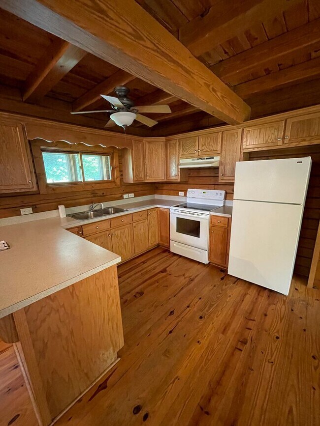 Building Photo - 504 Stuart Williams Rd