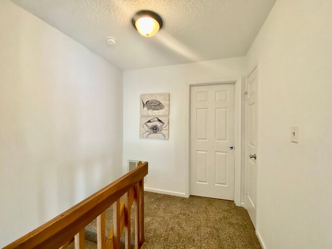 Building Photo - Updated Chimney Hill Condo Available 03-25...
