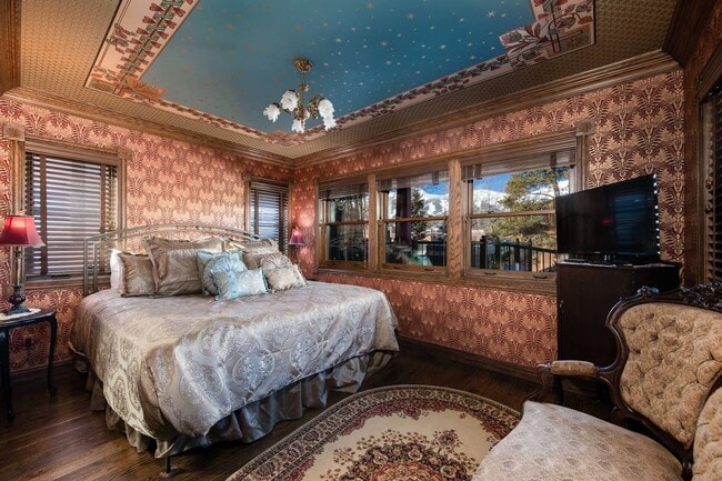 Building Photo - Winter rental! Luxury 4 bed, 3 bath home i...