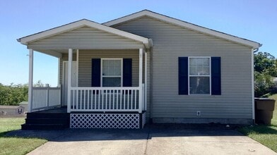 Building Photo - Three bedroom 2 bath single family home