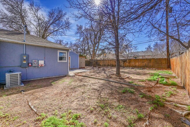Building Photo - 2317 De Soto Rd