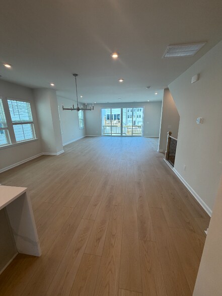 Building Photo - 1044 Zelkova Ln