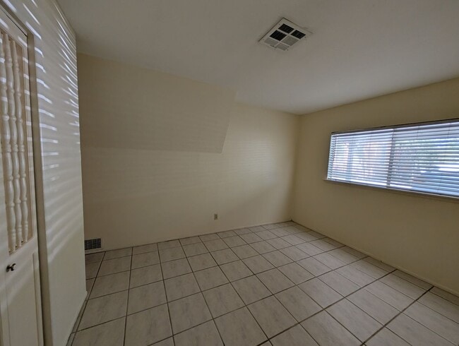 Building Photo - Walk to the Comal River, Schlitterbahn, & Downtown NB /1/1 Duplex with Courtyard! Includes Fridge...