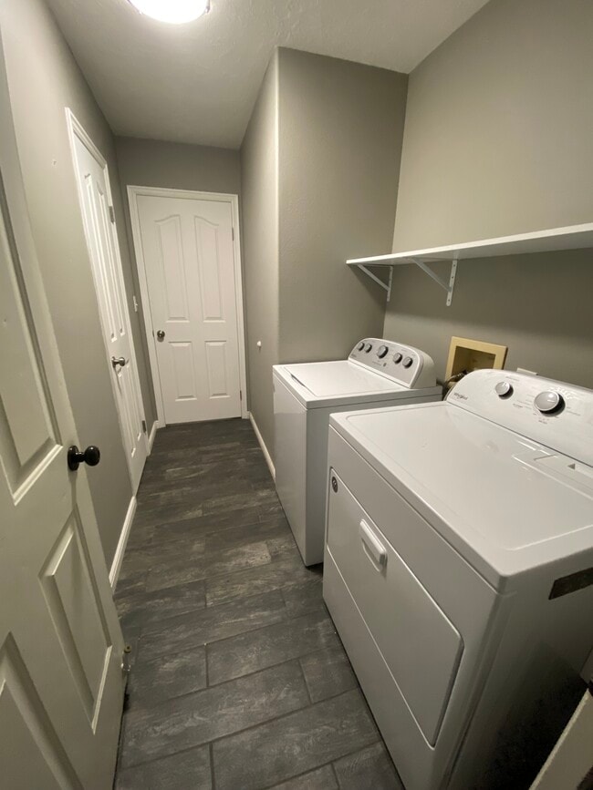 Building Photo - 7960 N Jade Dr