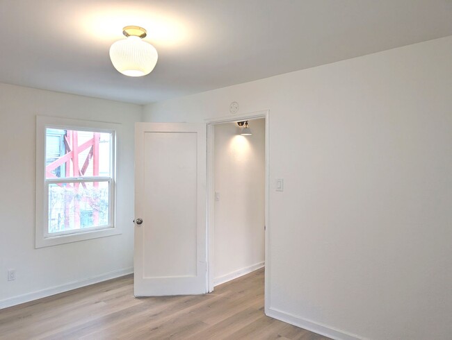 Building Photo - Charming one bed house in heart of Berkeley!