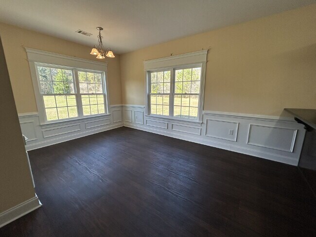 Building Photo - Home For Rent