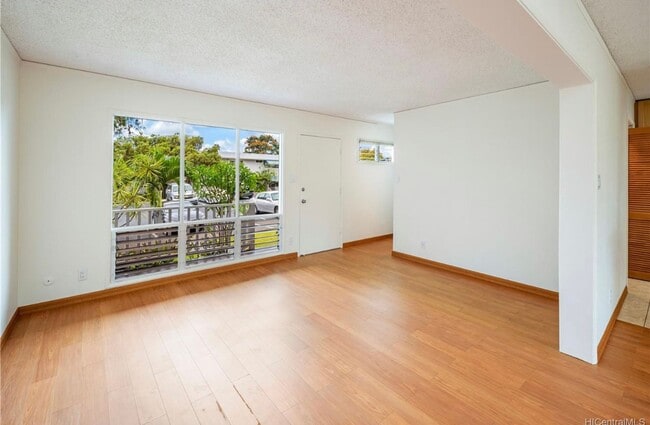 Building Photo - Beautiful Updated 3BR Unit!!