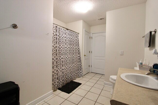 Building Photo - 624 Territory Ln