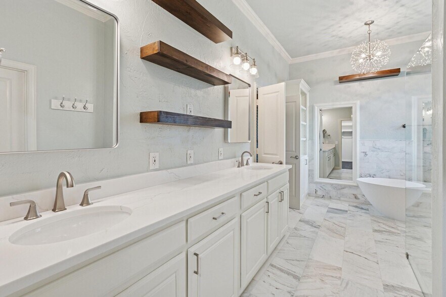 Building Photo - 4407 Lindenwood Dr