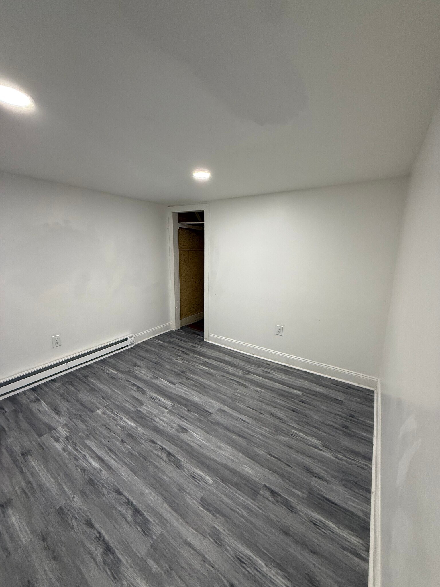 2ND ROOM - 424 W Oak St