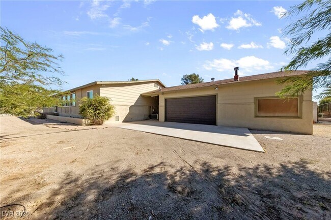 Building Photo - 5518 Avenida Vaquero