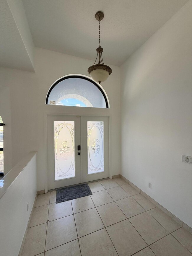 Building Photo - 5846 NW Bates Ave