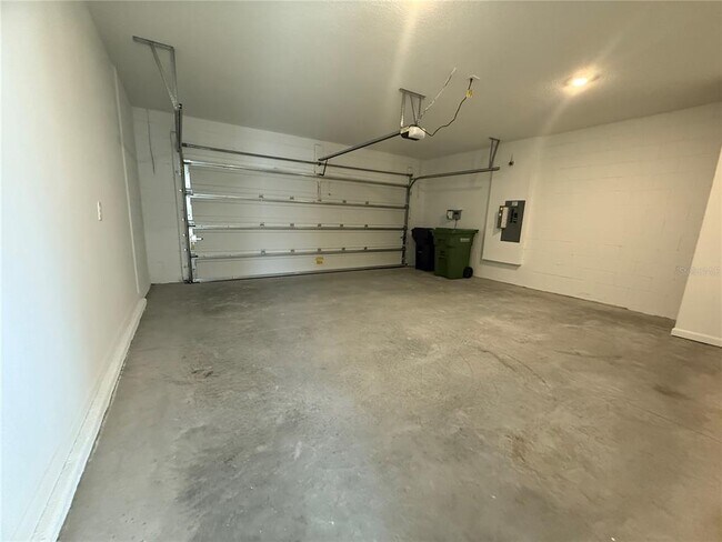 Building Photo - 1926 Sarah St