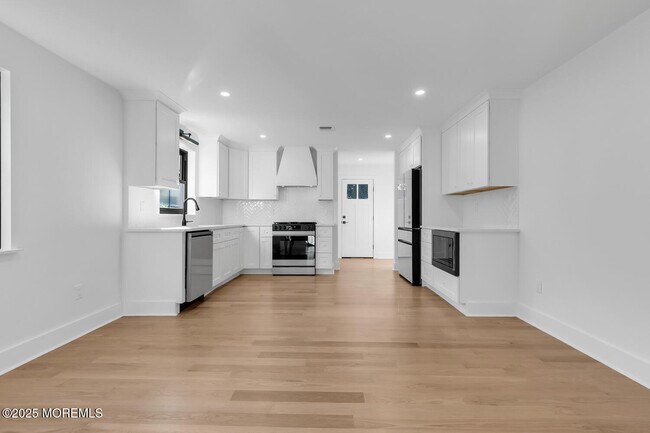 Building Photo - 514 River Rd