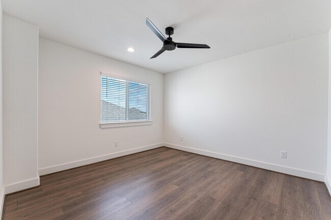 Building Photo - 2753 Sunny Briar Dr