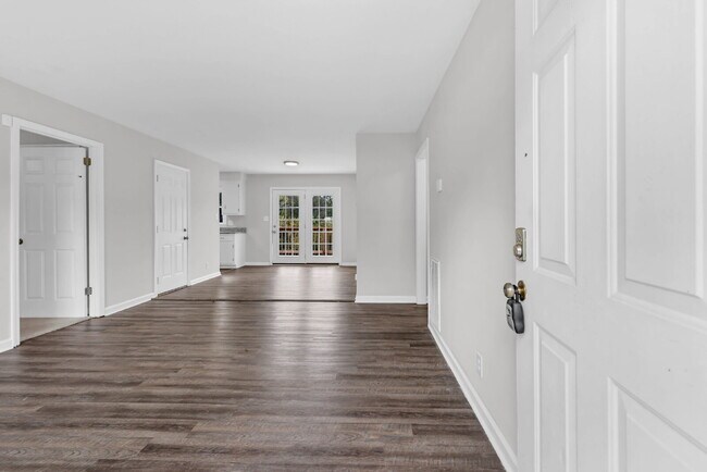 Building Photo - Move-in Special!! 3 Bedroom and 2 Bathroom...