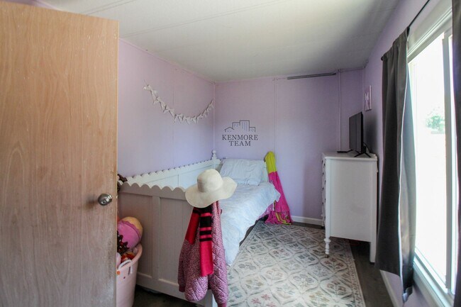 Building Photo - 2 Bed, 2 Bath Home in Kennewick with a SHOP!