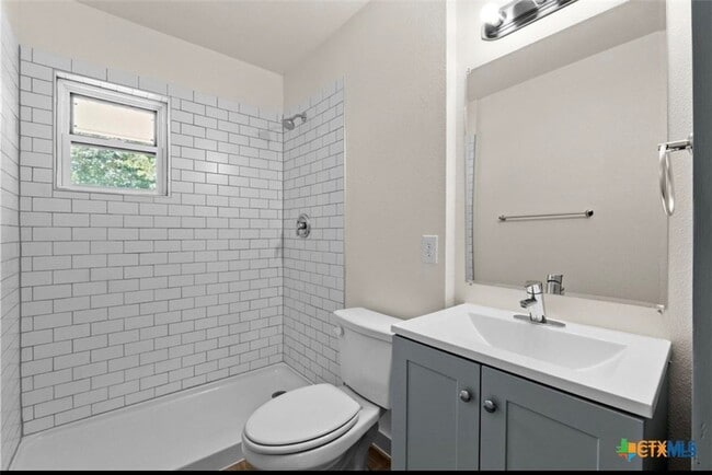 Building Photo - 2109 W Avenue B