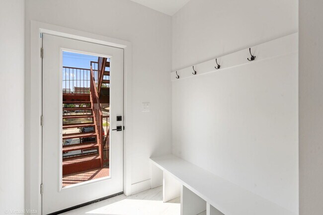 Building Photo - 2122 W 18th Pl