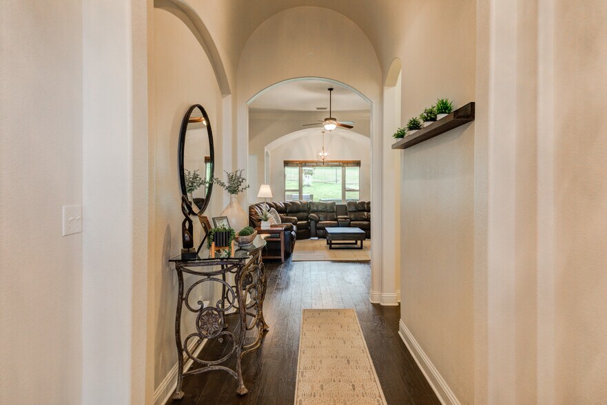 Building Photo - 308 Enchanted Hilltop Way