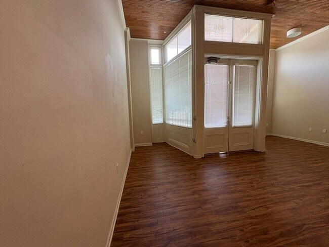 Building Photo - 466 Poplar St