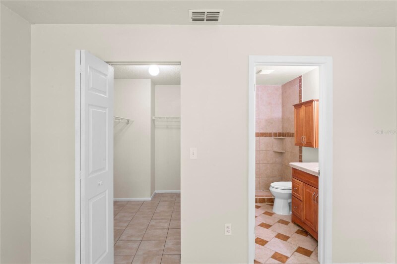 Building Photo - 4932 Hi Vista Cir