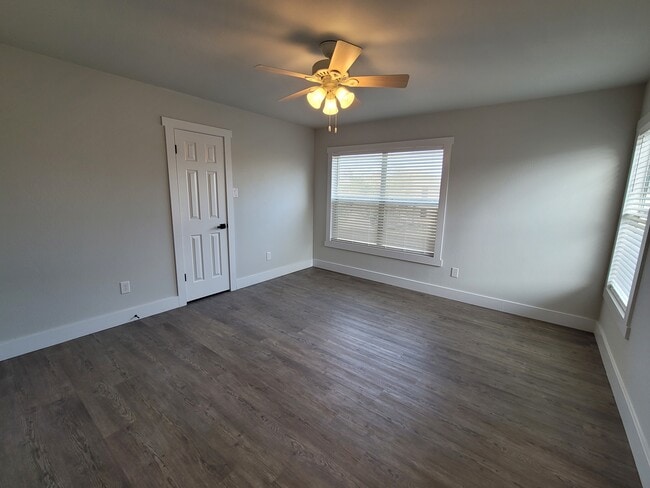 Building Photo - 303 Edgewood Cv