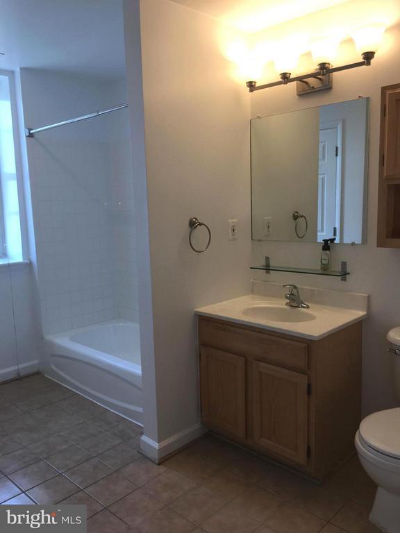 Building Photo - 1308 Clifton St NW