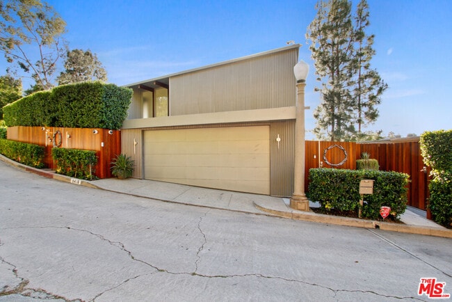 Building Photo - 9416 Beverlycrest Dr