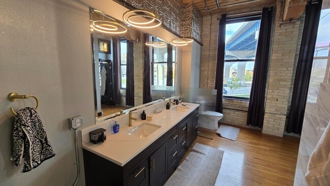 Building Photo - 602 S 9th St